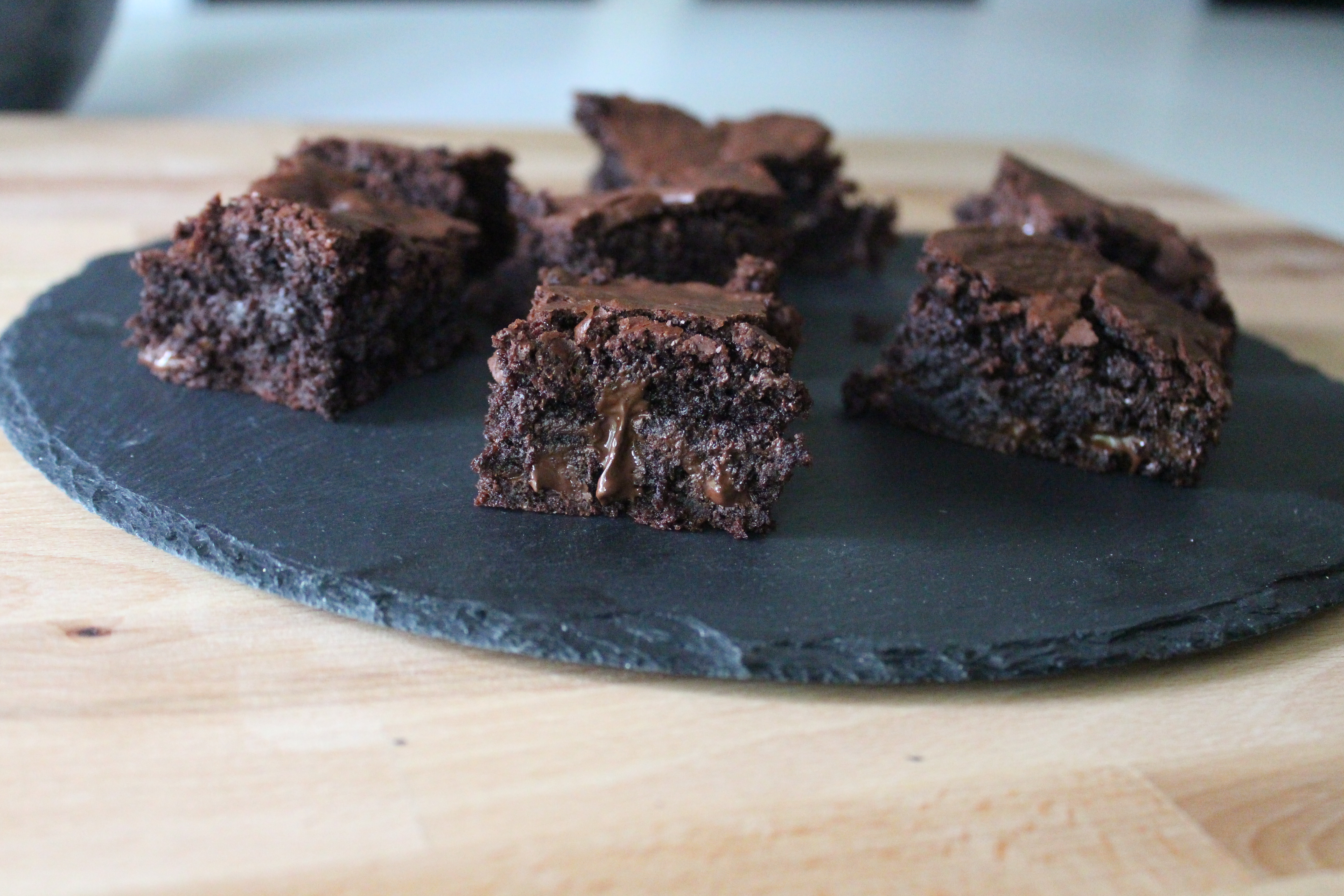 Fudgy og Chewy Brownies – Opskrift På Lækker Brownie