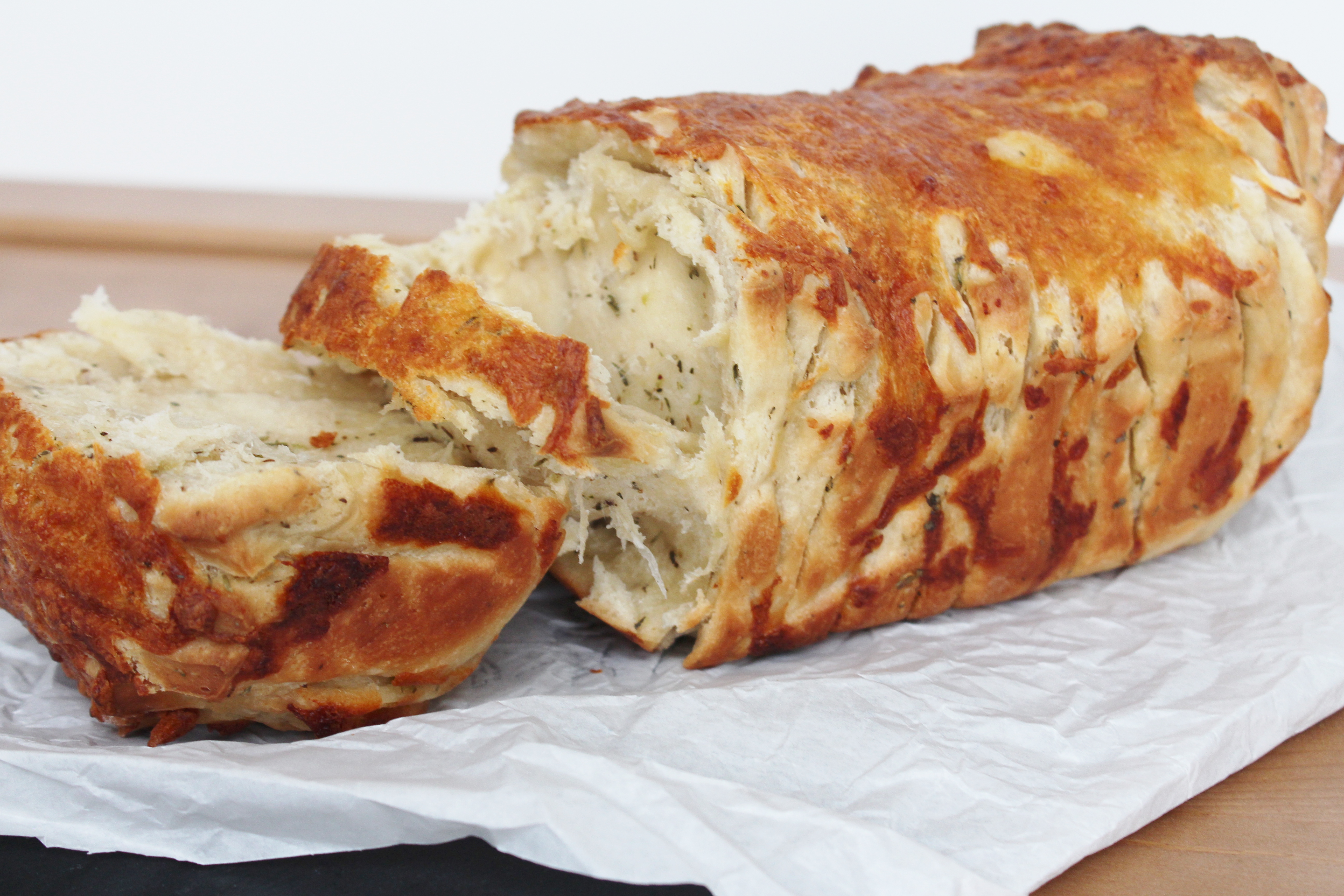 Pull-Apart Bread With Cheese, Thyme And Oregano!
