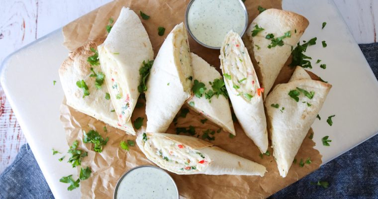 Sprøde Hvidløgsbrødsruller – Tortillas Med Fyld Og Lækker Dressing