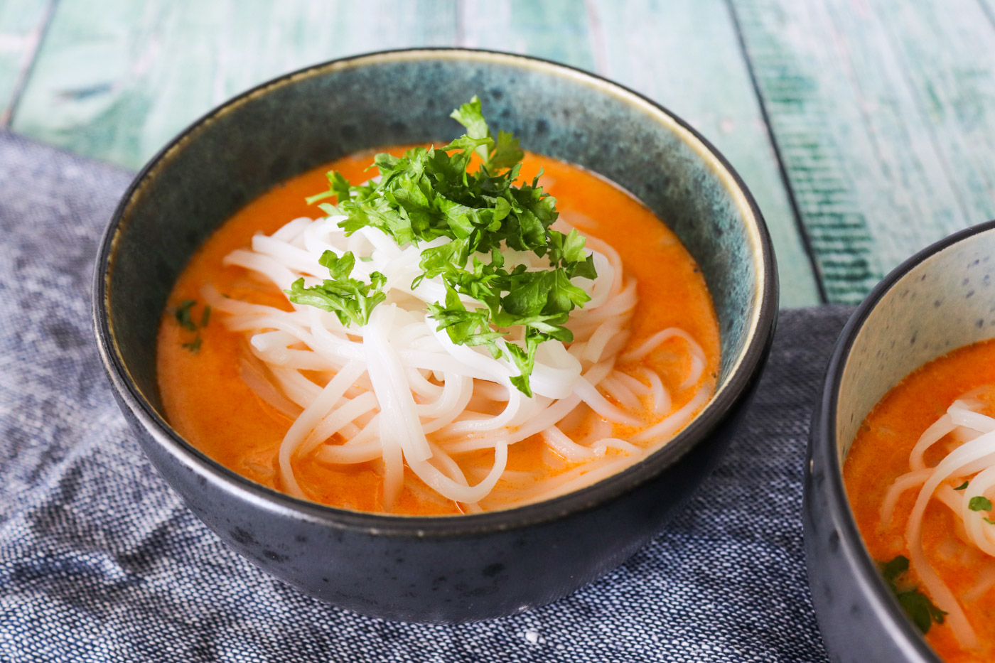 Nem Suppe Med Risnudler, Rødkarry Og Kokosmælk - Nem Aftensmad