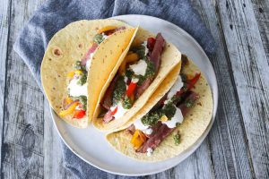 Bløde Tacos Med Flanksteak - Tacos Med Oksekød Og Pesto
