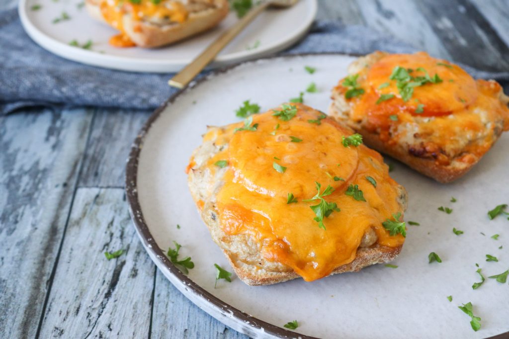 Tunamelts - American Classic Og NY Deli Style - Brød Med Tun Og Ost