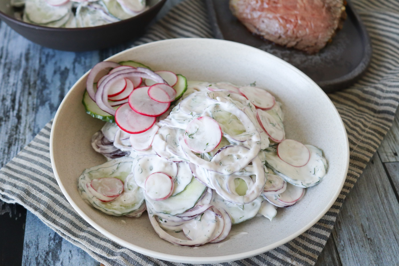 Salat Med Agurk, Rødløg, Radiser Og Dilddressing