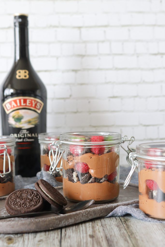 Baileys Chokolade Cheesecake Desserter I Glas Med Hindbær Og Oreo
