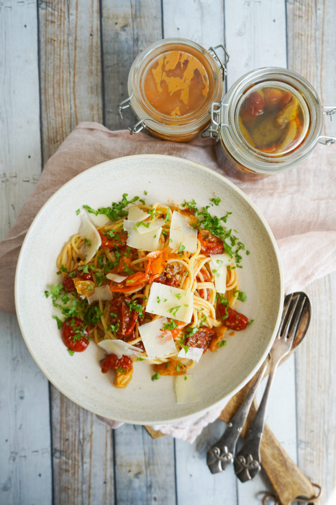 Sommerpasta Med Semitørrede Tomater