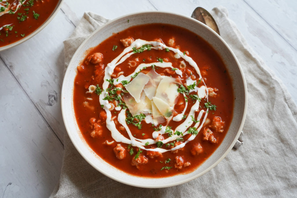 Tomatsuppe Med Hjemmelavede Kødboller