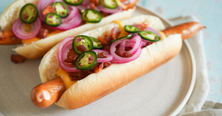 Hotdog Med Ostesauce Og Bacon