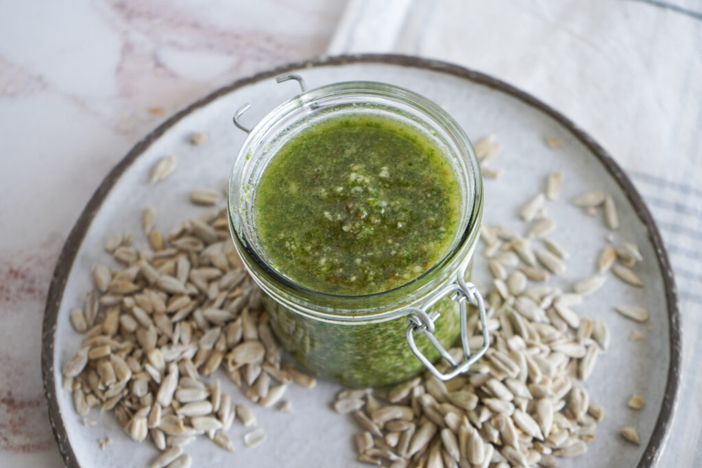 Solsikkekernepesto