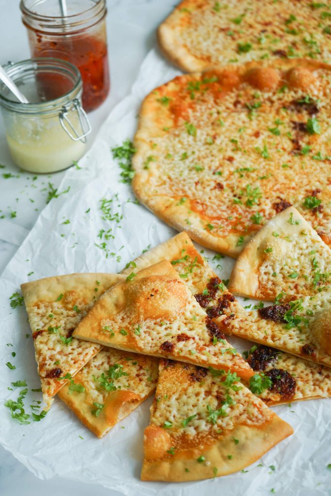 Ostefladbrød Med Chili Og Hvidløg