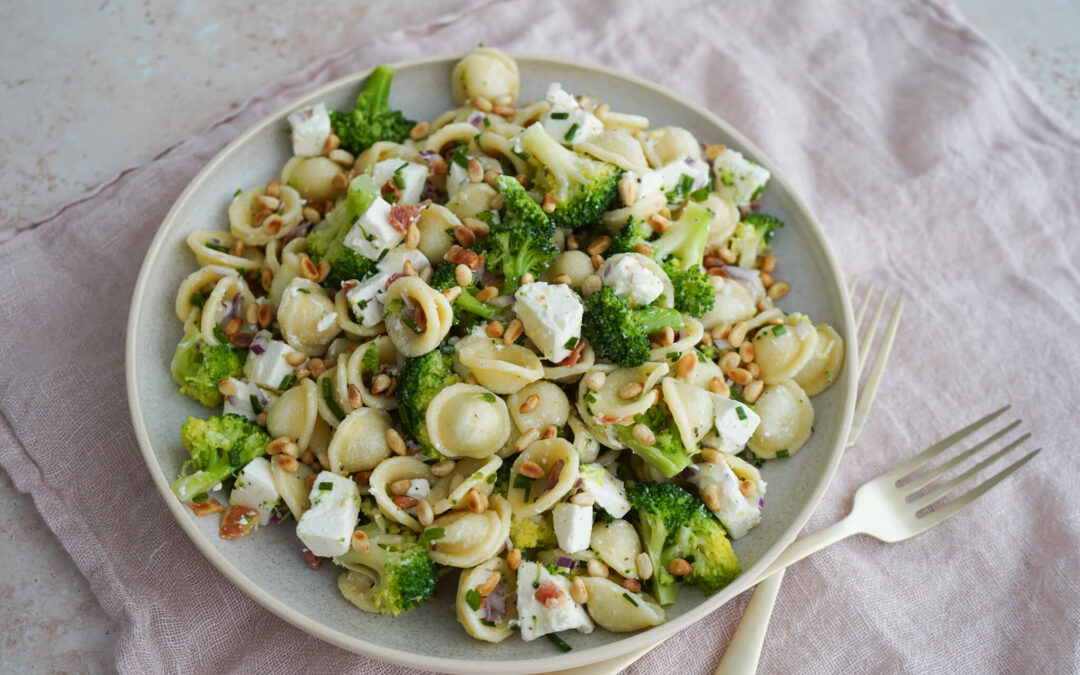 Pastasalat med broccoli og feta