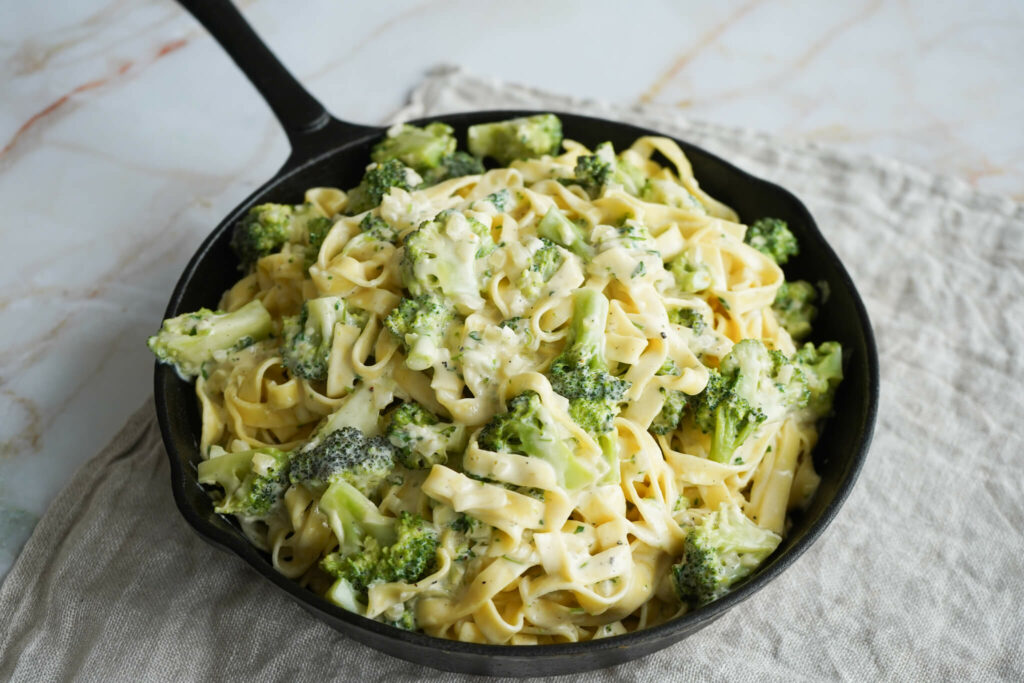 Cremet broccoli pasta med ost