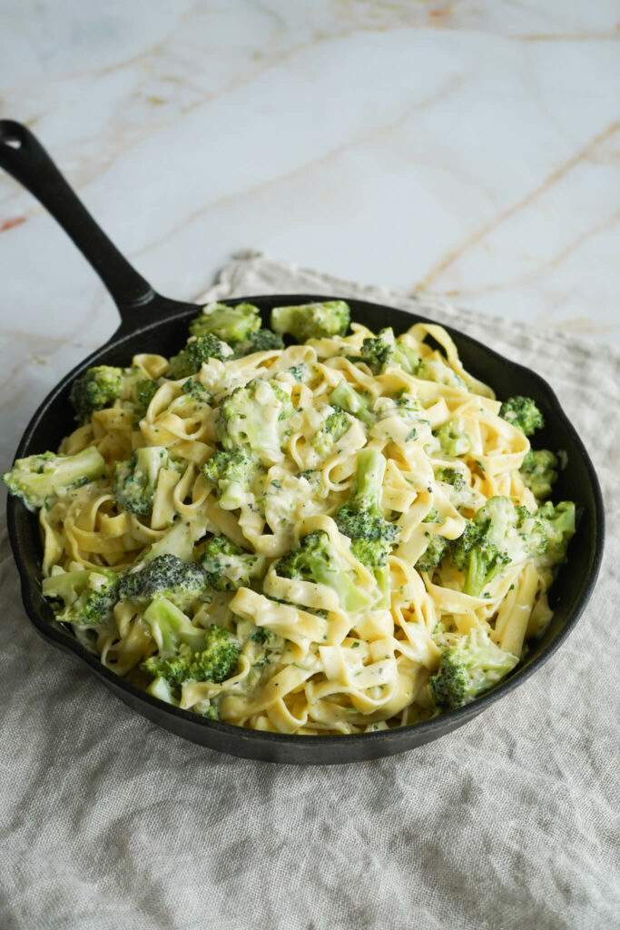 Cremet broccoli pasta med ost