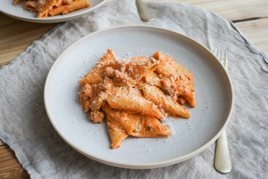 Pasta med mascarpone og salciccia