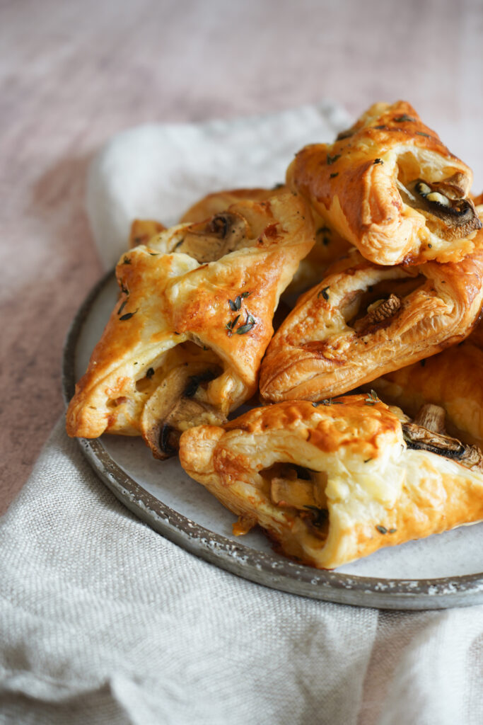 Butterdejshapsere Med Serrano Og Ost