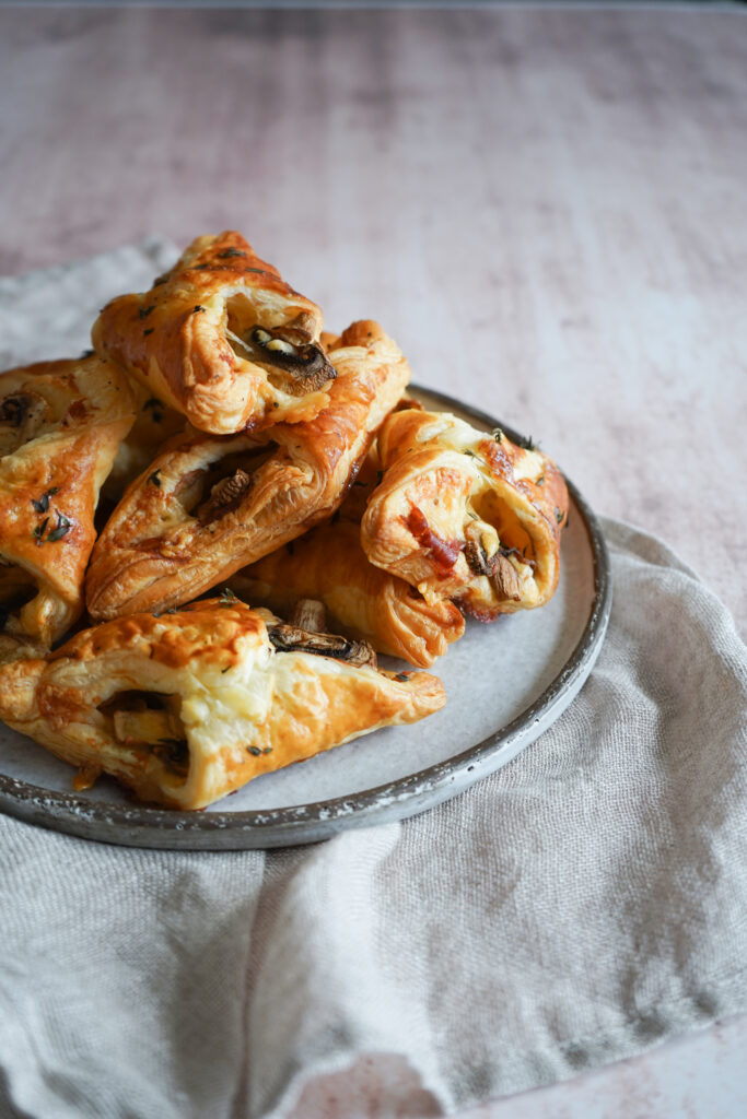 Butterdejshapsere Med Serrano Og Ost