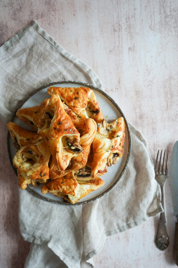 Butterdejshapsere Med Serrano Og Ost