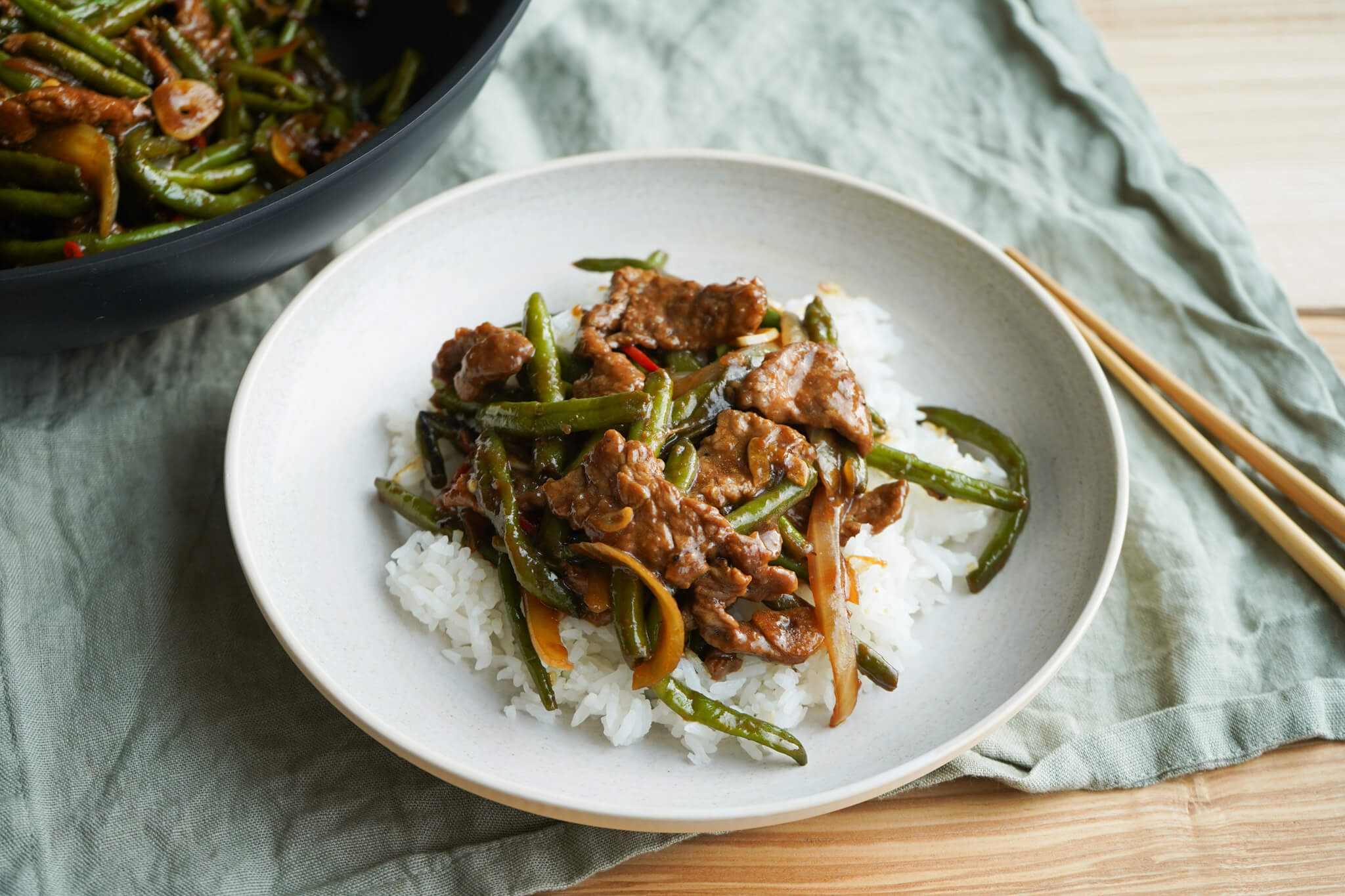 Oksekød med grønne bønner