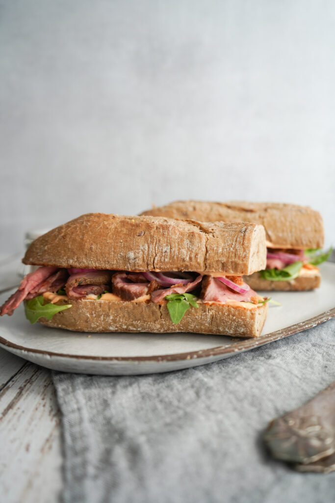 Sandwich Med Kalveculotte Og Chilimayo