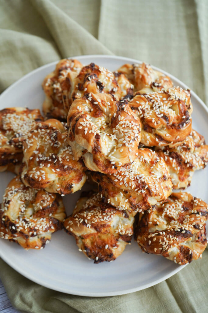 Butterdejssnurre med pikantost