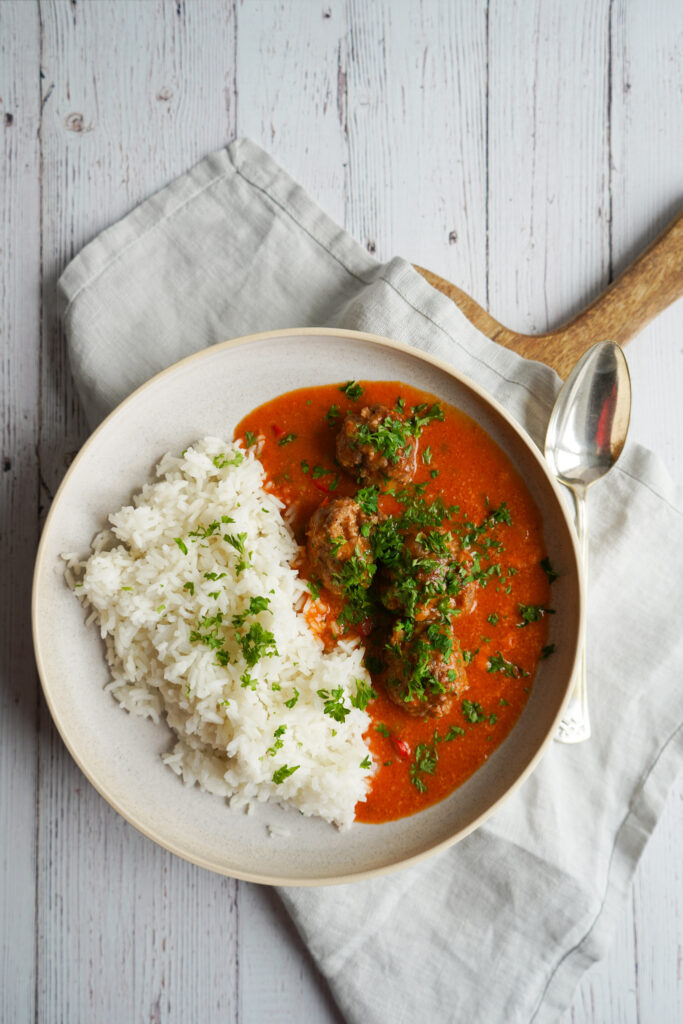 Krydrede Kødboller I Rød Karry