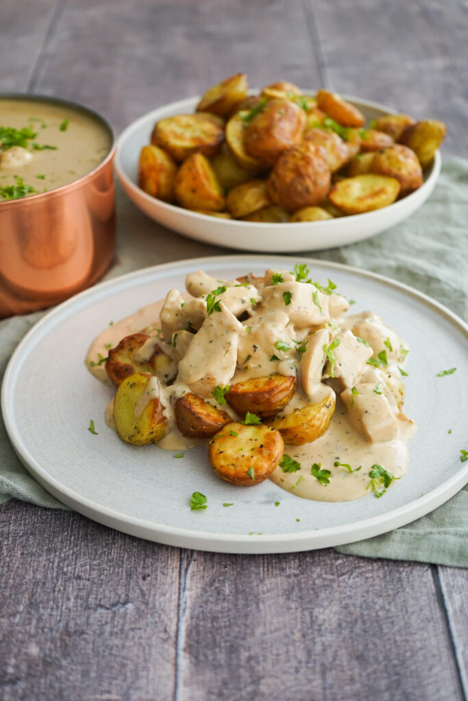 Enebærkylling Med Ovnbagte Kartofler