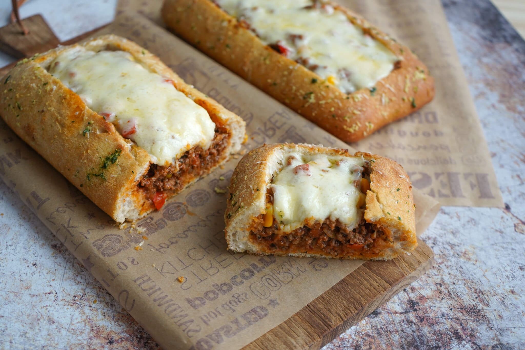 Brødbåde med kødsauce