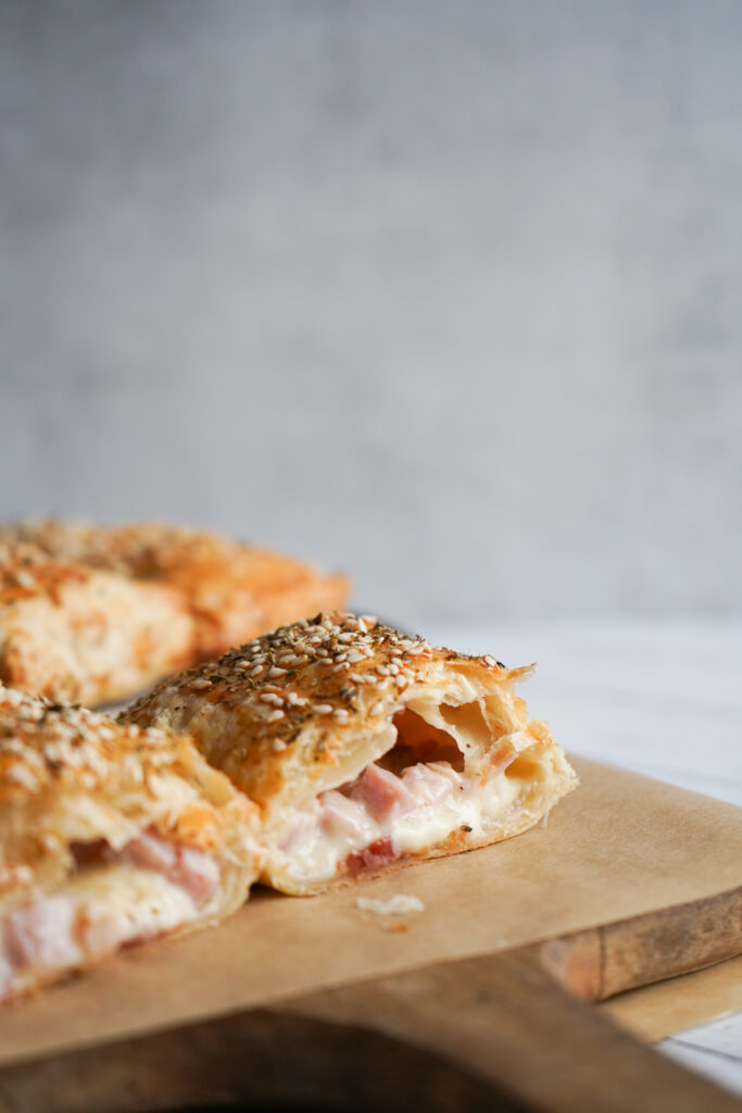 Butterdejspakker Med Ostesauce Og Skinke