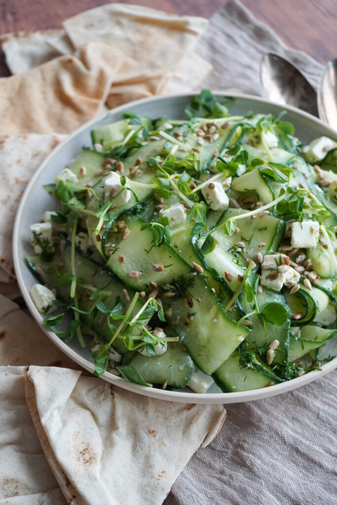 Salat med agurker