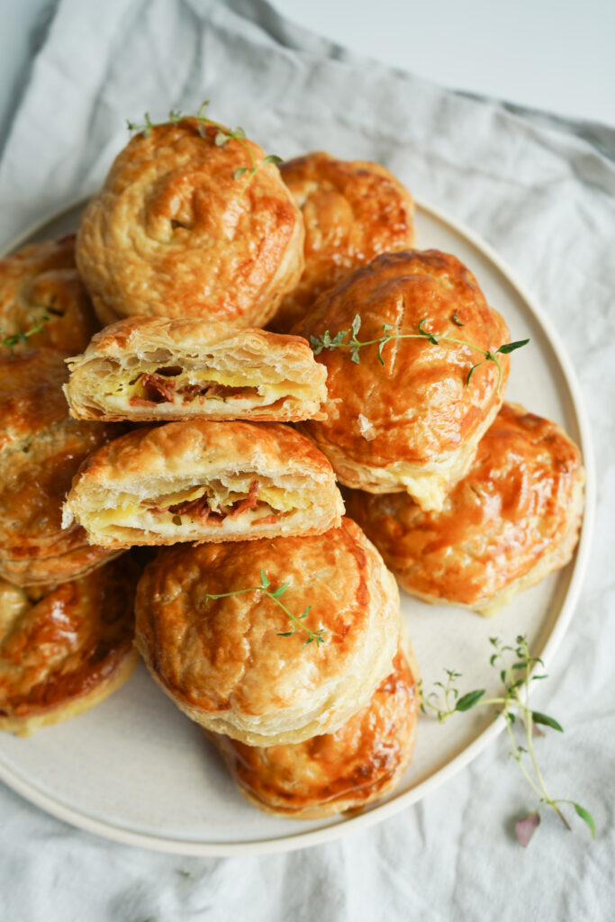 Butterdejshapsere Med Havarti, Bacon Og Timian