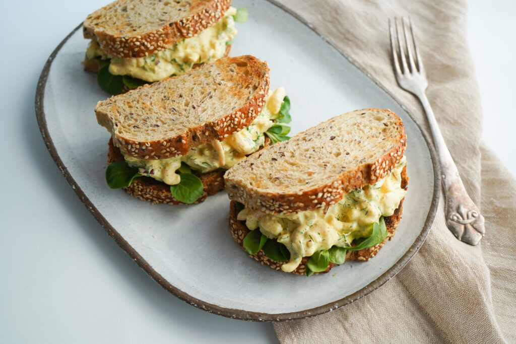 Sandwich Med Rejesalat Med Karrydressing