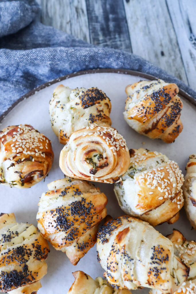 Mini Croissanter Med Cocktailpølser Og Flødeost - Mini Pølsehorn