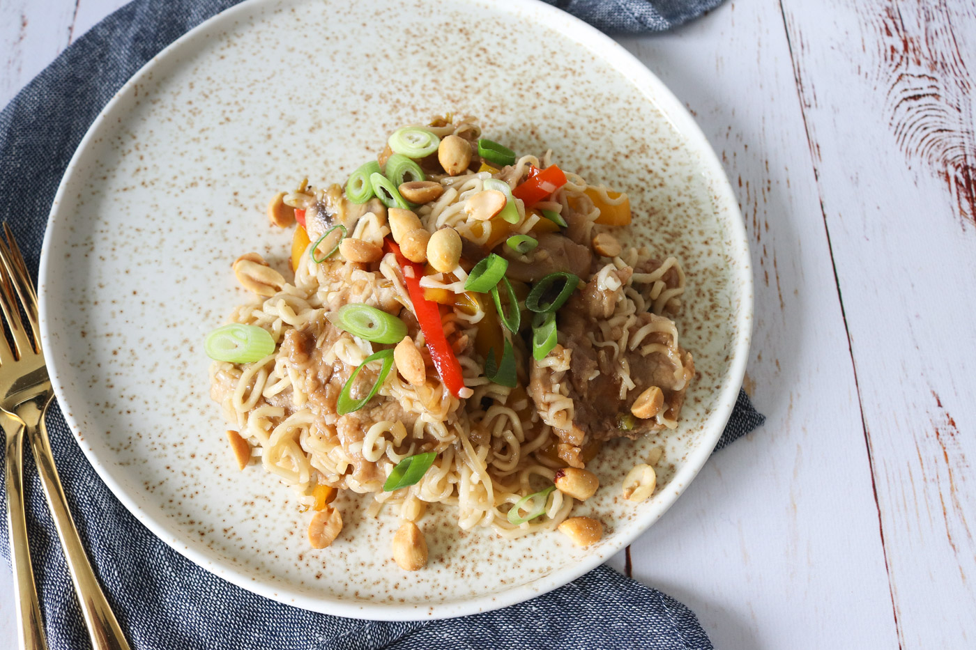 Lækre Stegte Nudler Med Svinemørbrad Og Grøntsager