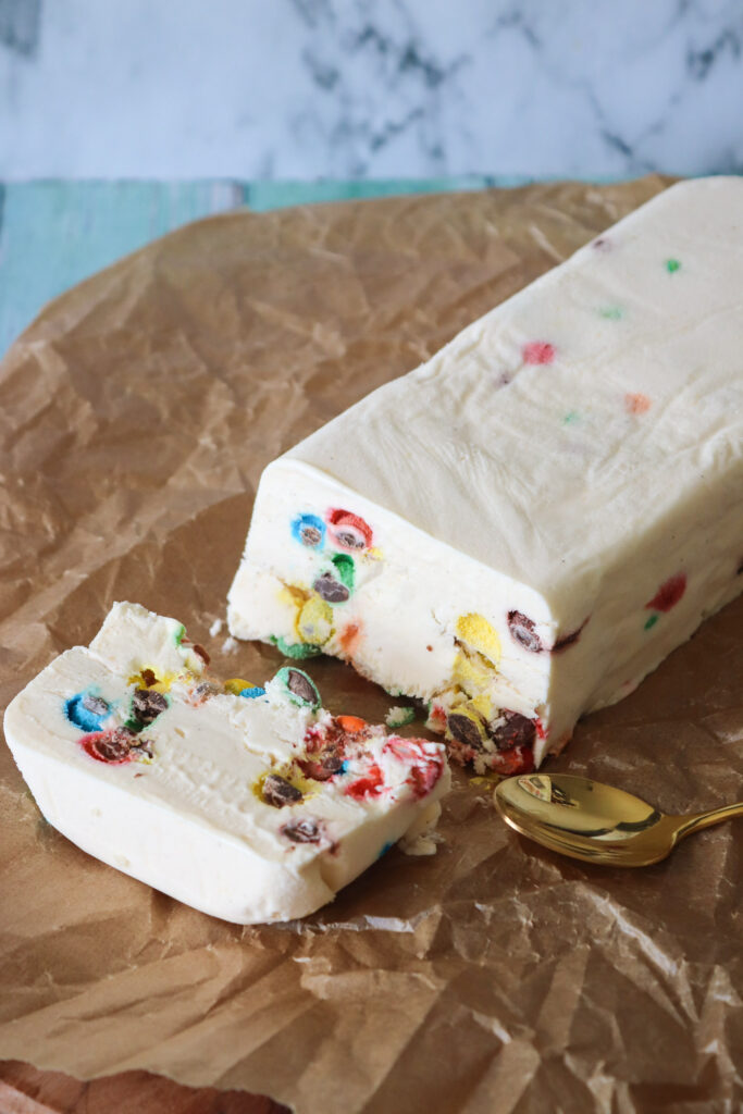 Hjemmelavet Is Med M&M's - Is Uden Ismaskine - Parfait Med M&M's