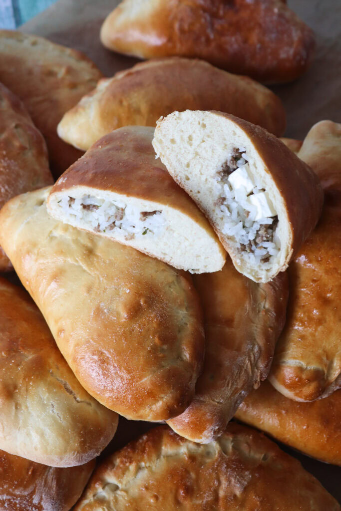 Bløde Og Lækre Pirogger Med Oksekød, Ris Og Feta - Gode I Madpakken