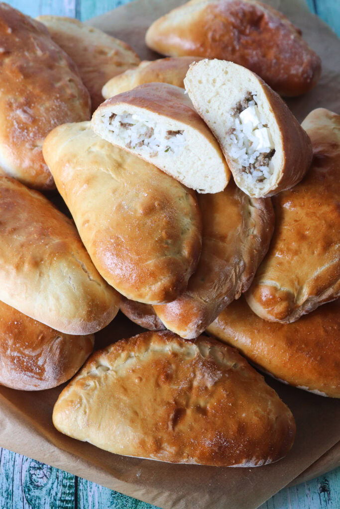 Bløde Og Lækre Pirogger Med Oksekød, Ris Og Feta - Gode I Madpakken