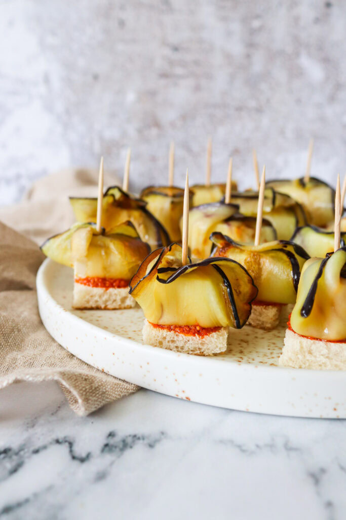 Fetahapsere Med Brød, Pesto Og Stegt Aubergine - En Lækker Snack