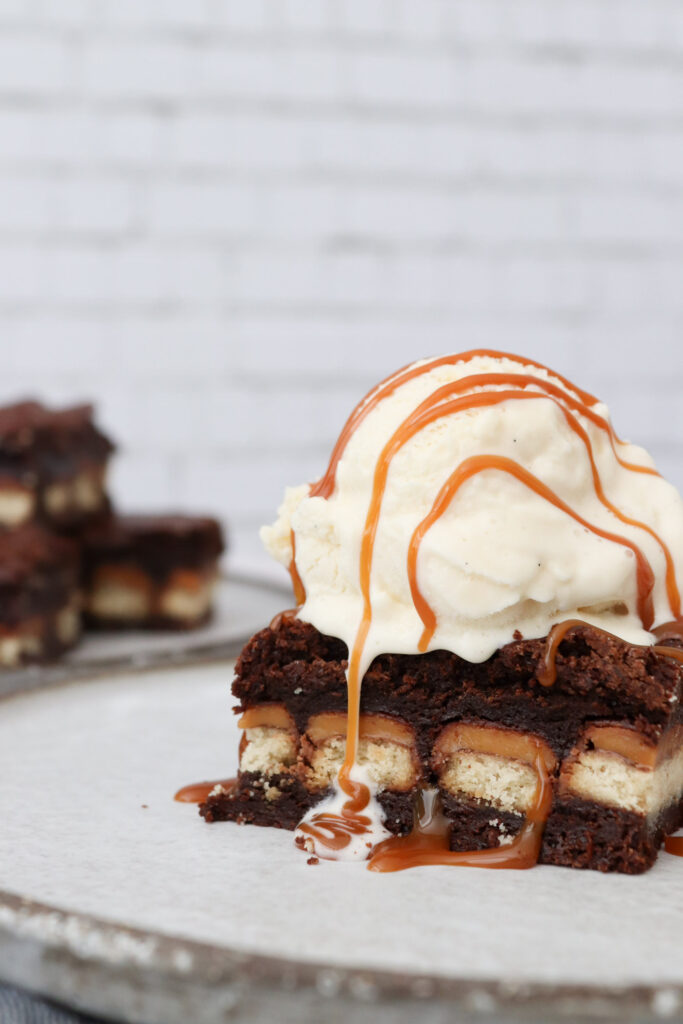 Fudgy Brownie Med Twix - Opskrift På Den Bedste Brownie