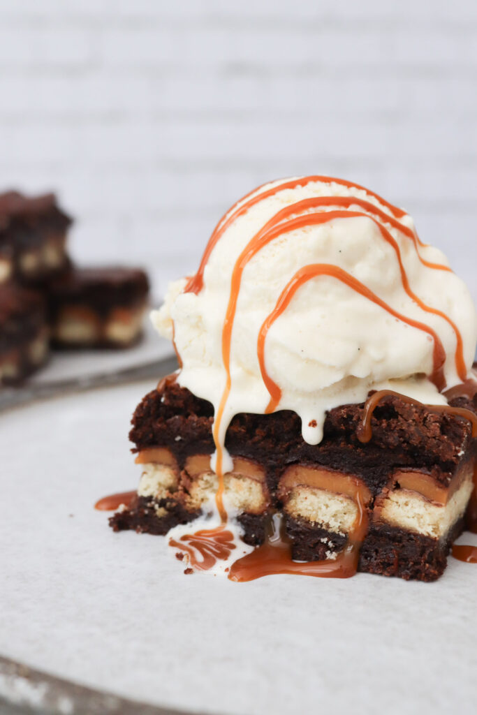 Fudgy Brownie Med Twix - Opskrift På Den Bedste Brownie