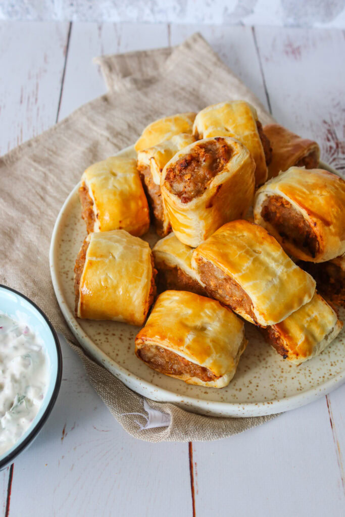 Engelske Pølsehorn Med Butterdej, Medister Og BBQ
