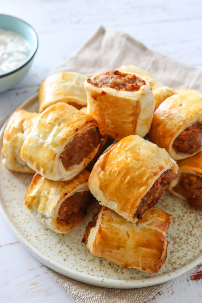 Engelske Pølsehorn Med Butterdej, Medister Og BBQ