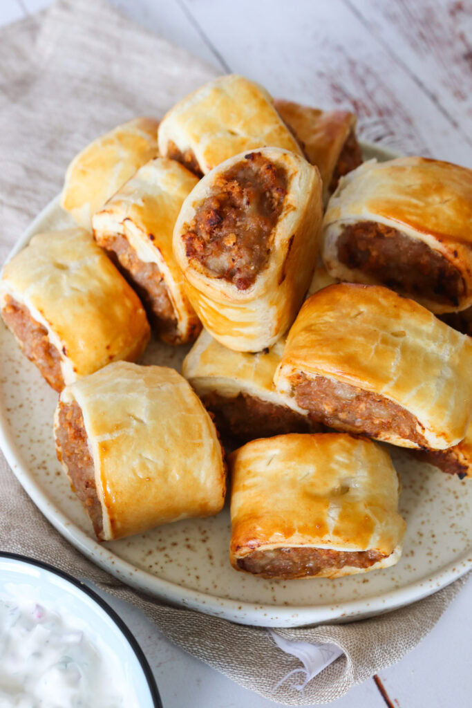Engelske Pølsehorn Med Butterdej, Medister Og BBQ