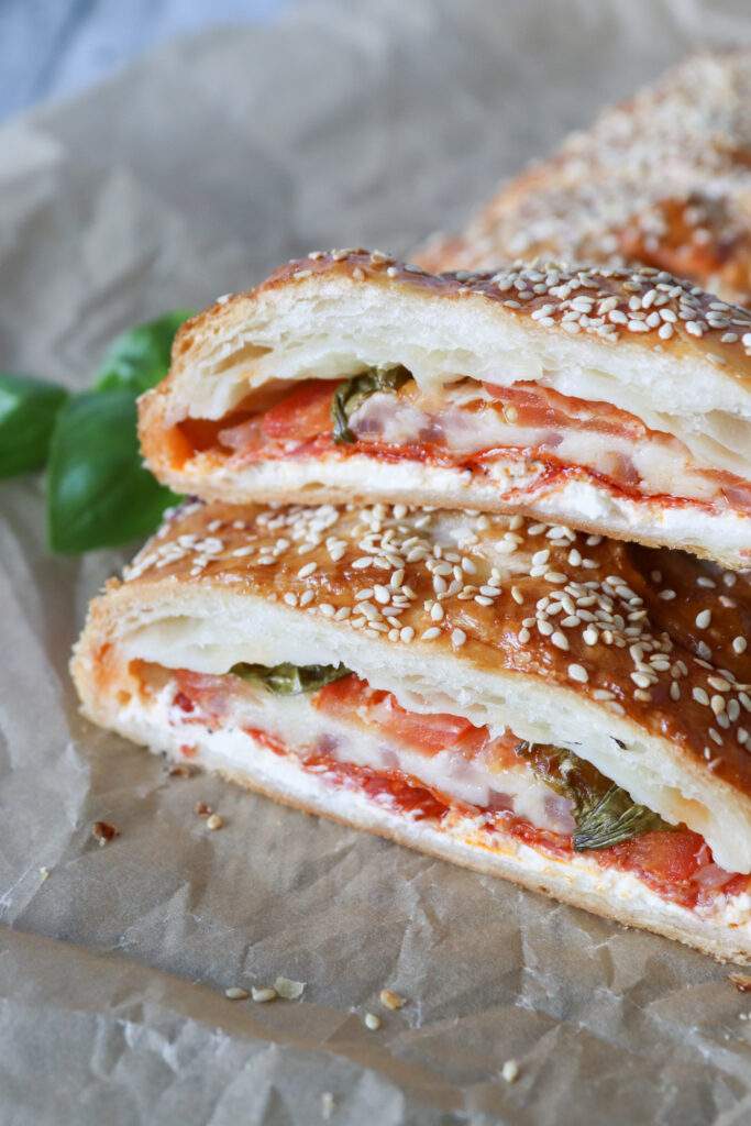 Sprød Butterdejsstang Med Chorizo, Tomat Og 3 Slags Ost