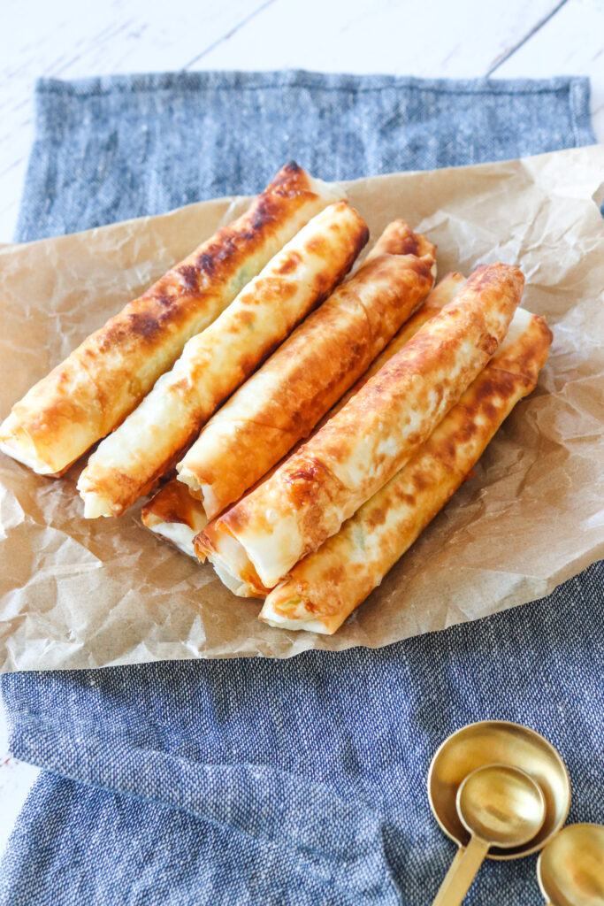 Små Lækre Filodejscigarer Med Feta Og Persille - En Herlig Snack