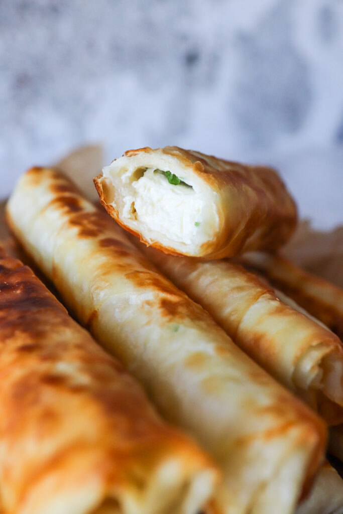 Små Lækre Filodejscigarer Med Feta Og Persille - En Herlig Snack