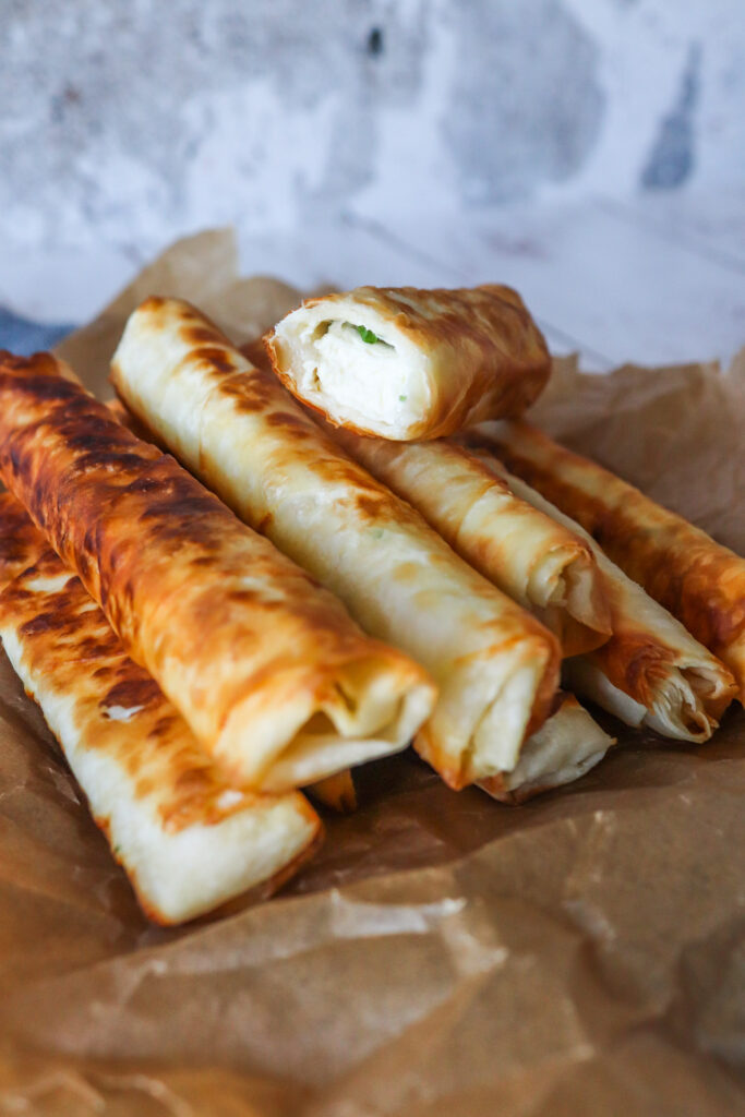 Små Lækre Filodejscigarer Med Feta Og Persille - En Herlig Snack