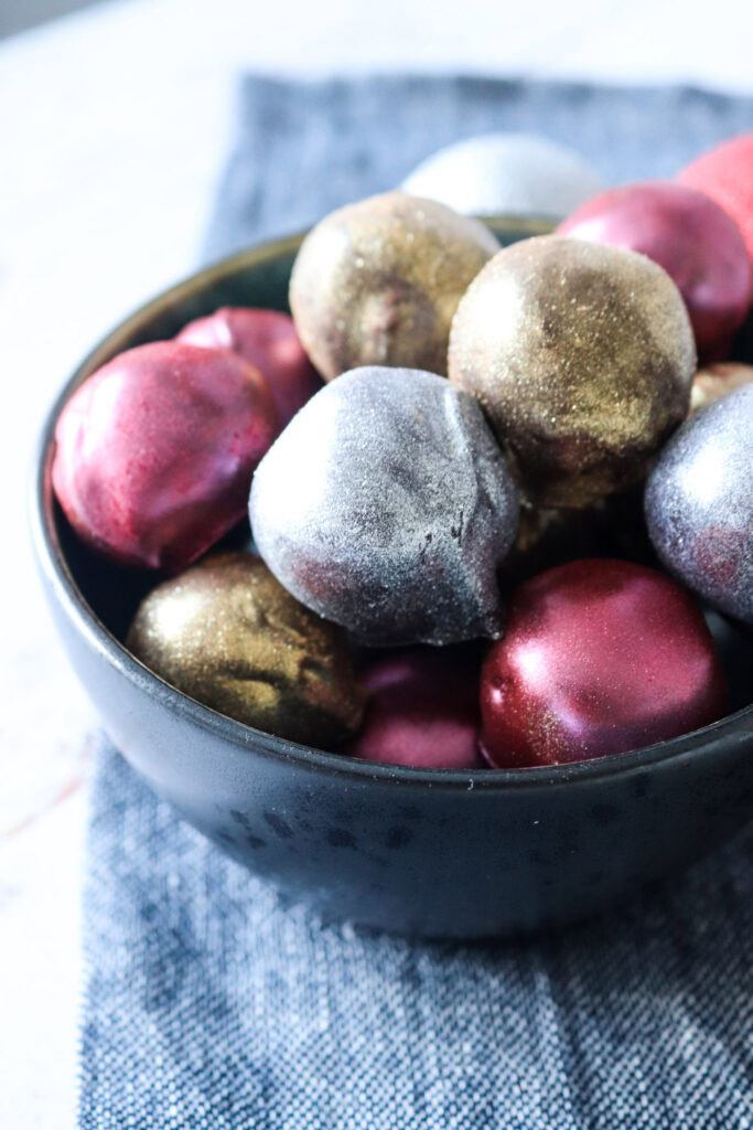 Konfekt Med Baileys Og Marcipan - Spiselige Julekugler - Juleslik