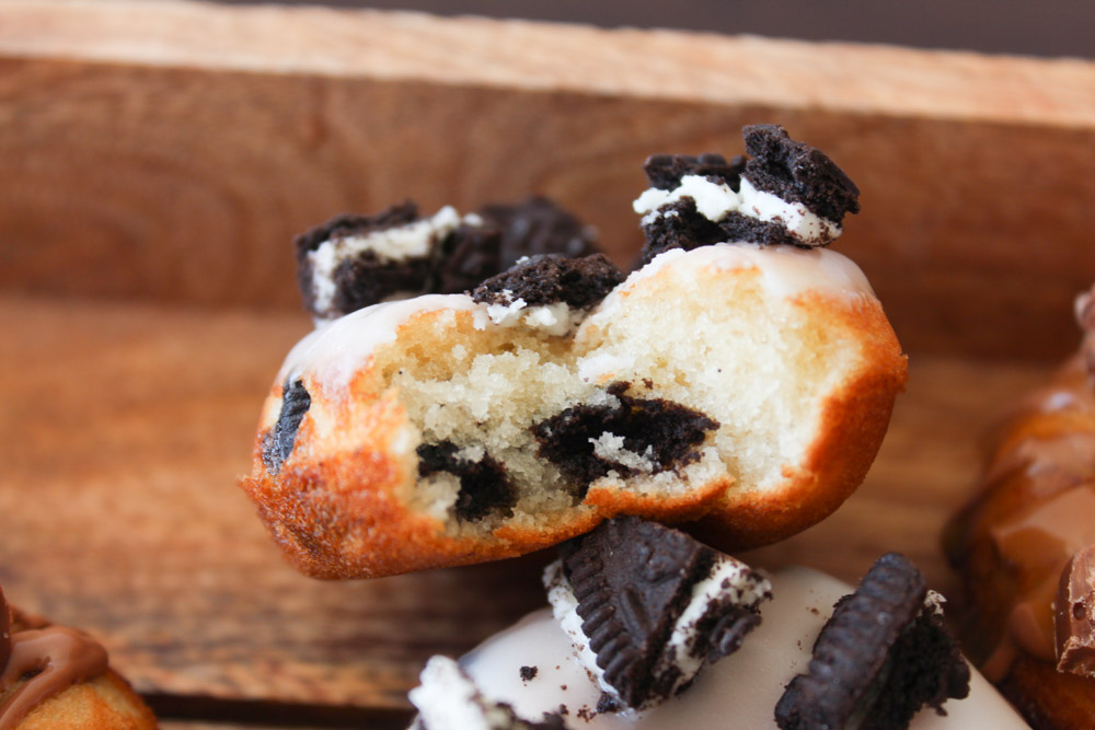 Vaniljekage Donuts Med Snickers Og Oreo