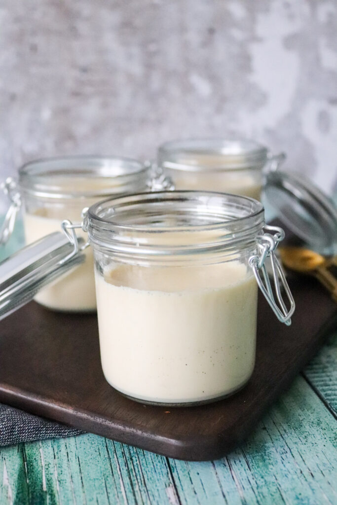 Panna Cotta Med Jordbærsirup - Hjemmelavet Vanilje Panna Cotta