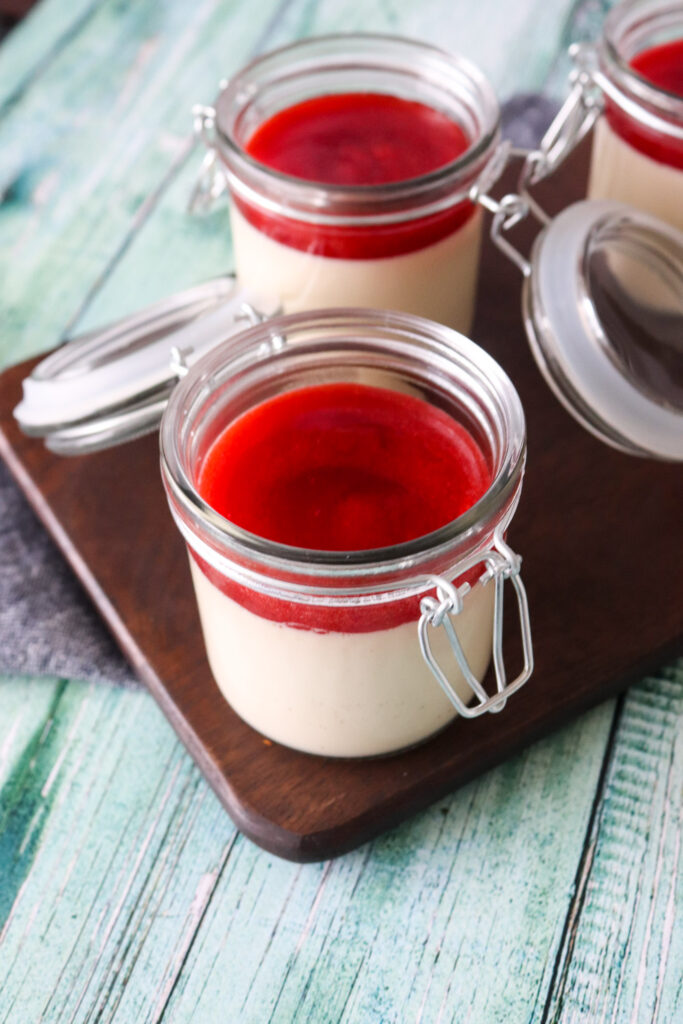 Panna Cotta Med Jordbærsirup - Hjemmelavet Vanilje Panna Cotta