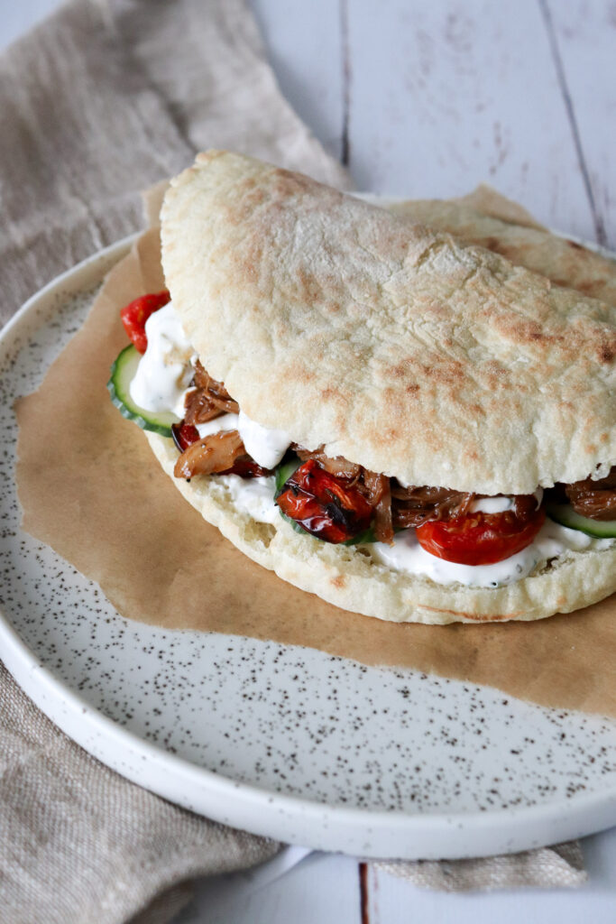 Pulled Kalkun I Pitabrød